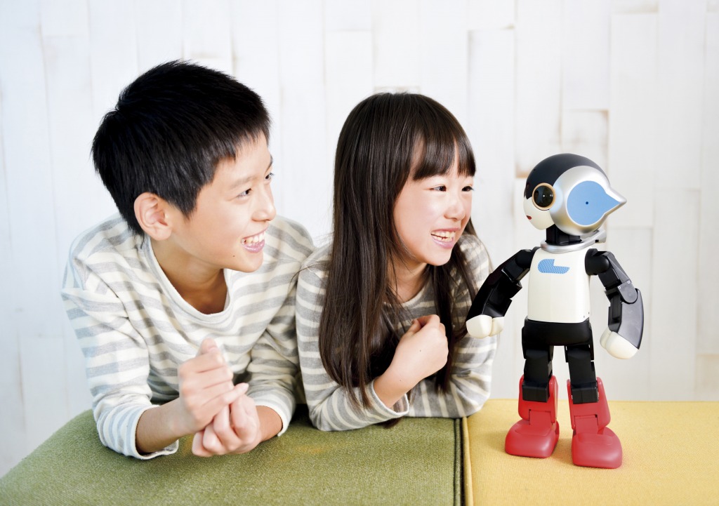 世界で一番売れた二足歩行コミュニケーションロボット「ロビ」の進化版 